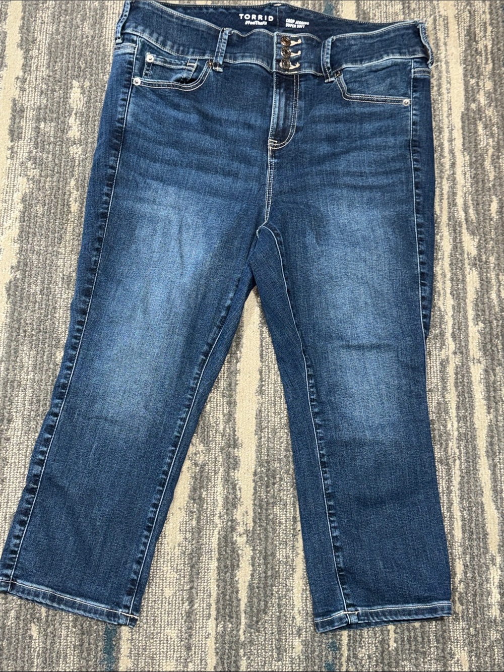 Size 14 Torrid Super Soft Dark Blue Cropped Denim Jeans - Picture 3 of 7